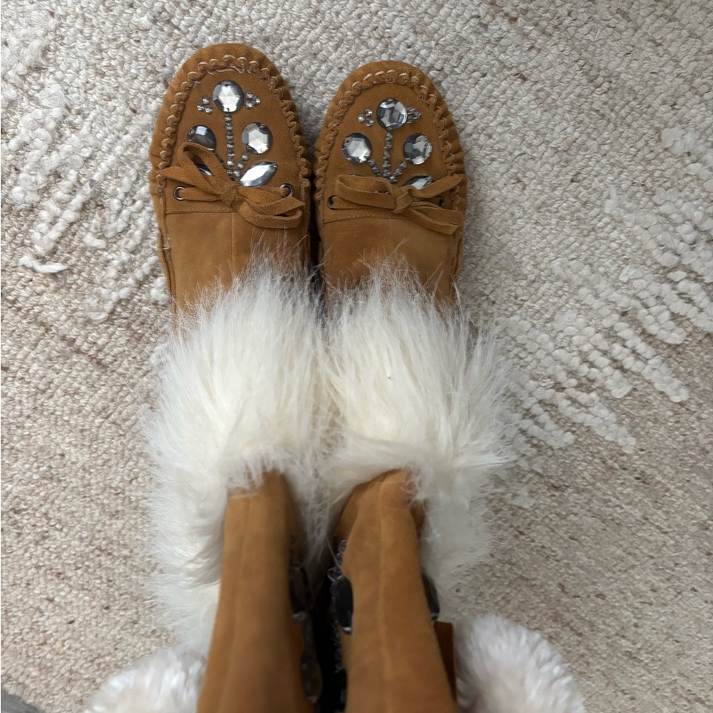 Beverly Feldman Brown Moccasins with White Fur Trim - Picture 5 of 5